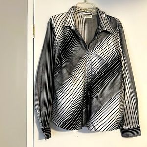 Giorgio Fiorelli long sleeve button down top for women. Size XL